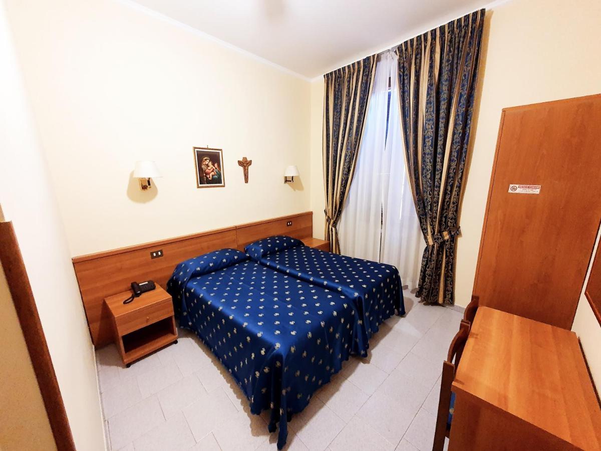 Suore Concezioniste Missionarie - Carmen Salles Roma Rome Exterior photo